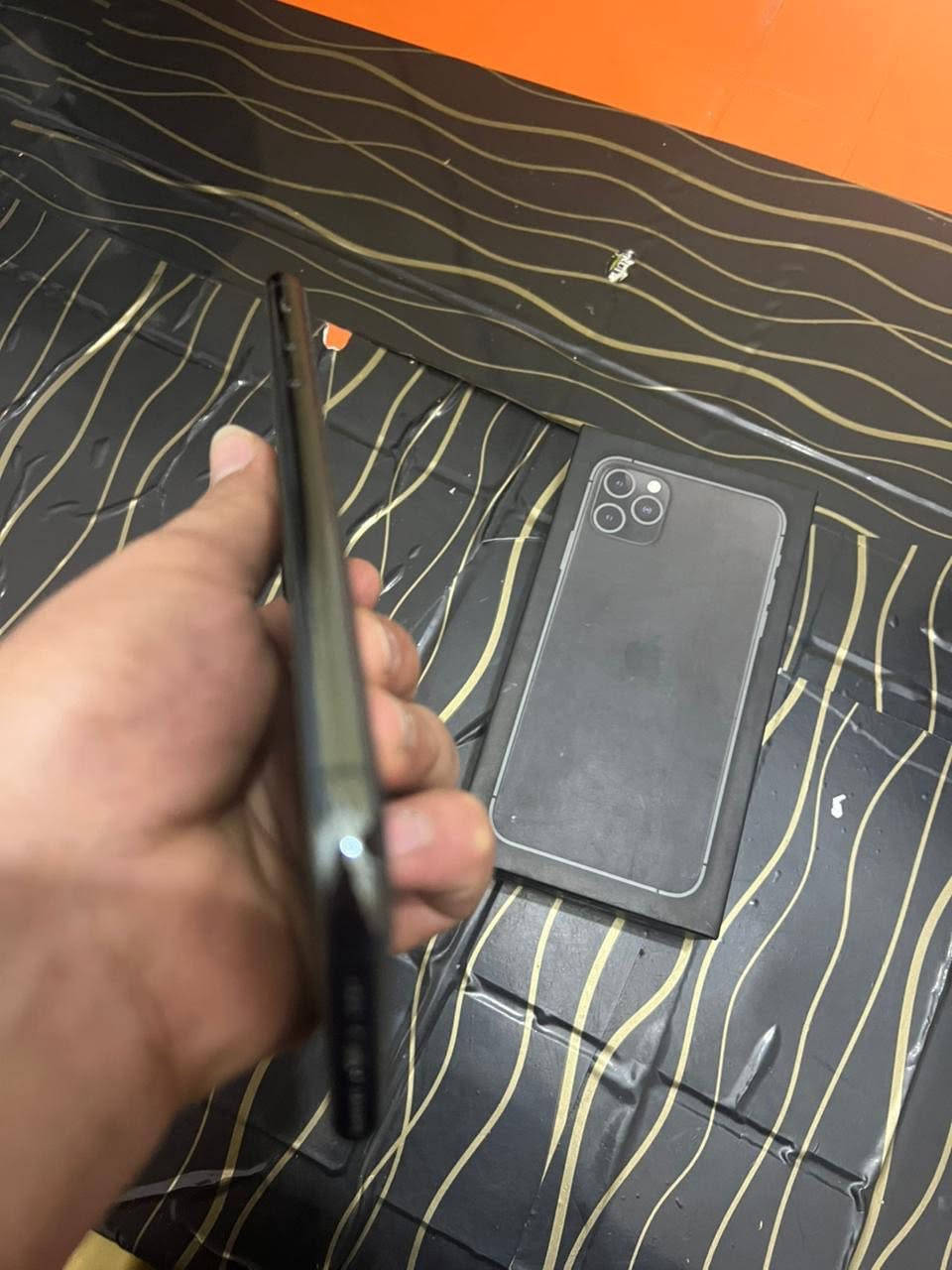 السلام عليكم ١١ برو ماكس بطاريه ٩٣ وكفه محدث آخر تحديث ذاكره ٢٥٦ سعره ٤٠٠ وبي مجال رقم *********** ويه كارتونيه
