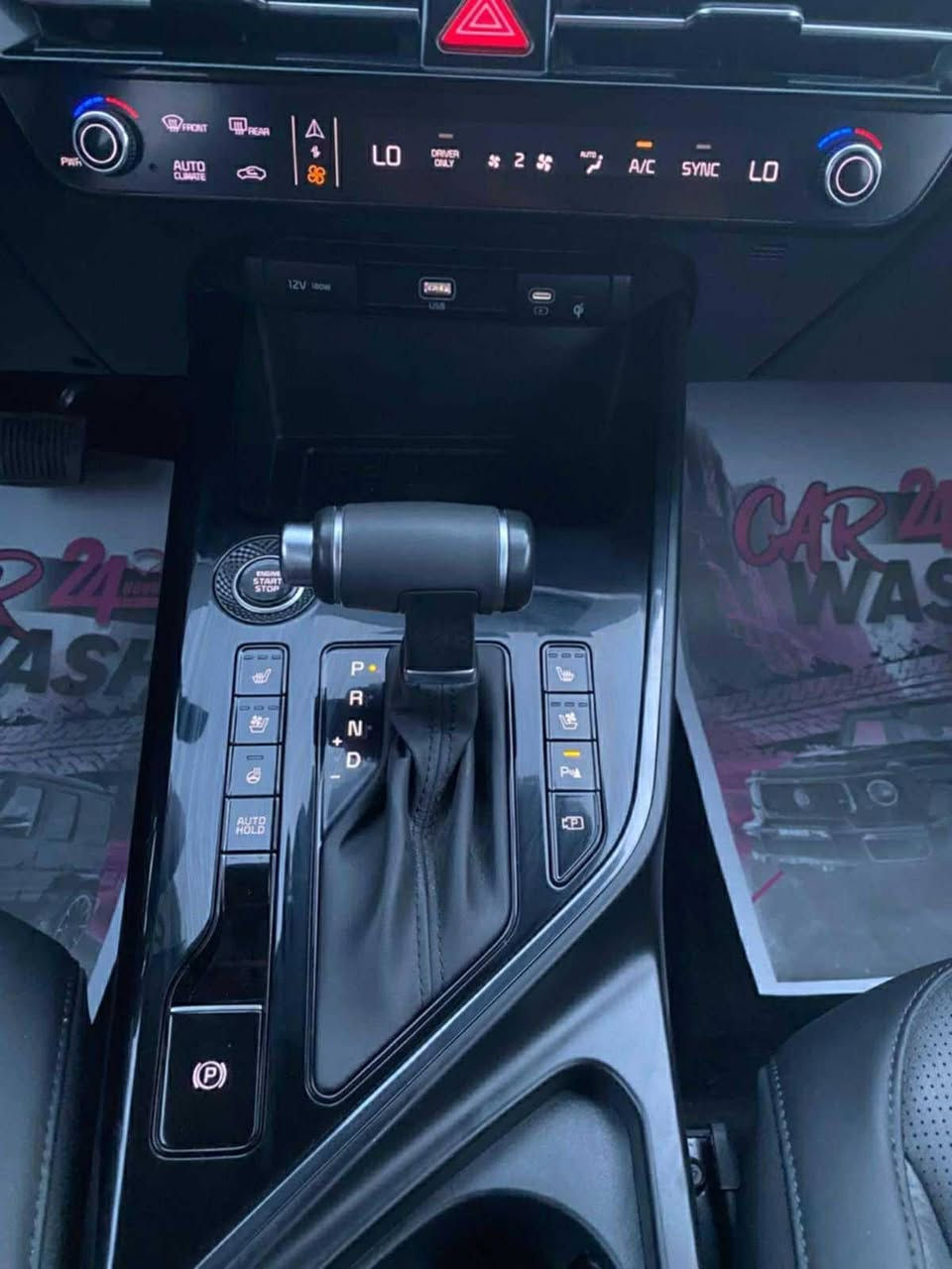 السلام عليكم كيا نيرو للبيع او مراوس موديل ٢٤ماشية ١٦ سيارة فول مواصفات للاخير حادث بالصور بدون ايرباك ***********رايدها ب١٧٠وبيها مجال
