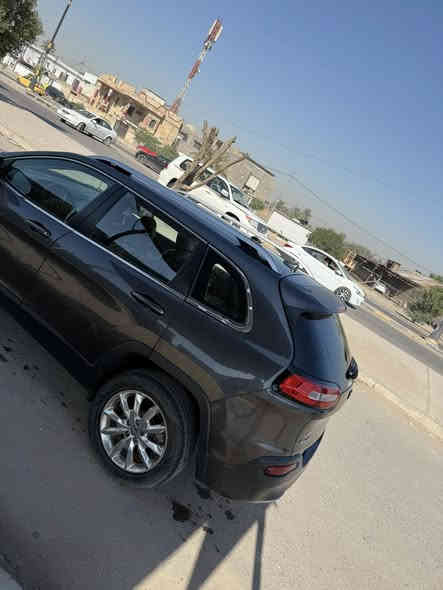 السلام عليكم جيب بزون موديل 15 بسمنا سياره كير محرك حداديه  كله نضيف تبريد محرك 6 سلندر 3600 فووول لاخير سياره  حادث فقط جاملغ بدون دوخل وحاليا جاملغ جارد سعره 105 وماكو بهيج اسعار ابد رقم الهاتف***********
