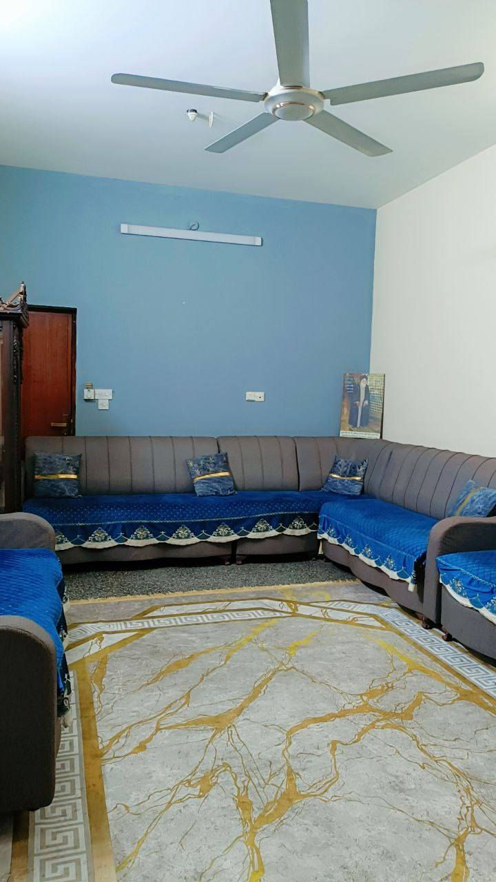 بيت للبيع في الشعب_ شارع الصحة_شارع الكويتي المساحة 150 الواجهة7ونص النزال 20 يحتوي على طابقين الطابق الأول استقبال و غرفة نوم ومساحة درج ومطخ حار وبارد + حمام و تواليت داخلي و خارجي الطابق الثاني يحتوي على ثلاث غرف و حمام الطابق الثالث سطح ومخزن للاستفسار الاتصال على الرقم
***********
