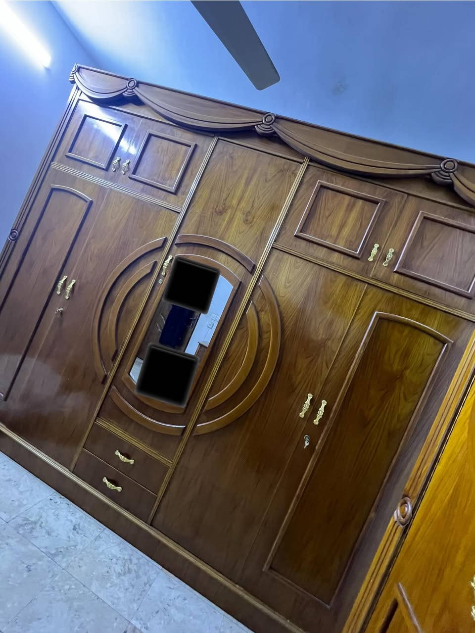 السلام عليكم عندي غرفة صاج عراقي 5 ملم نظافه 100% ما مستخدمه هواي 8 قطع للتواصل 7727127576
