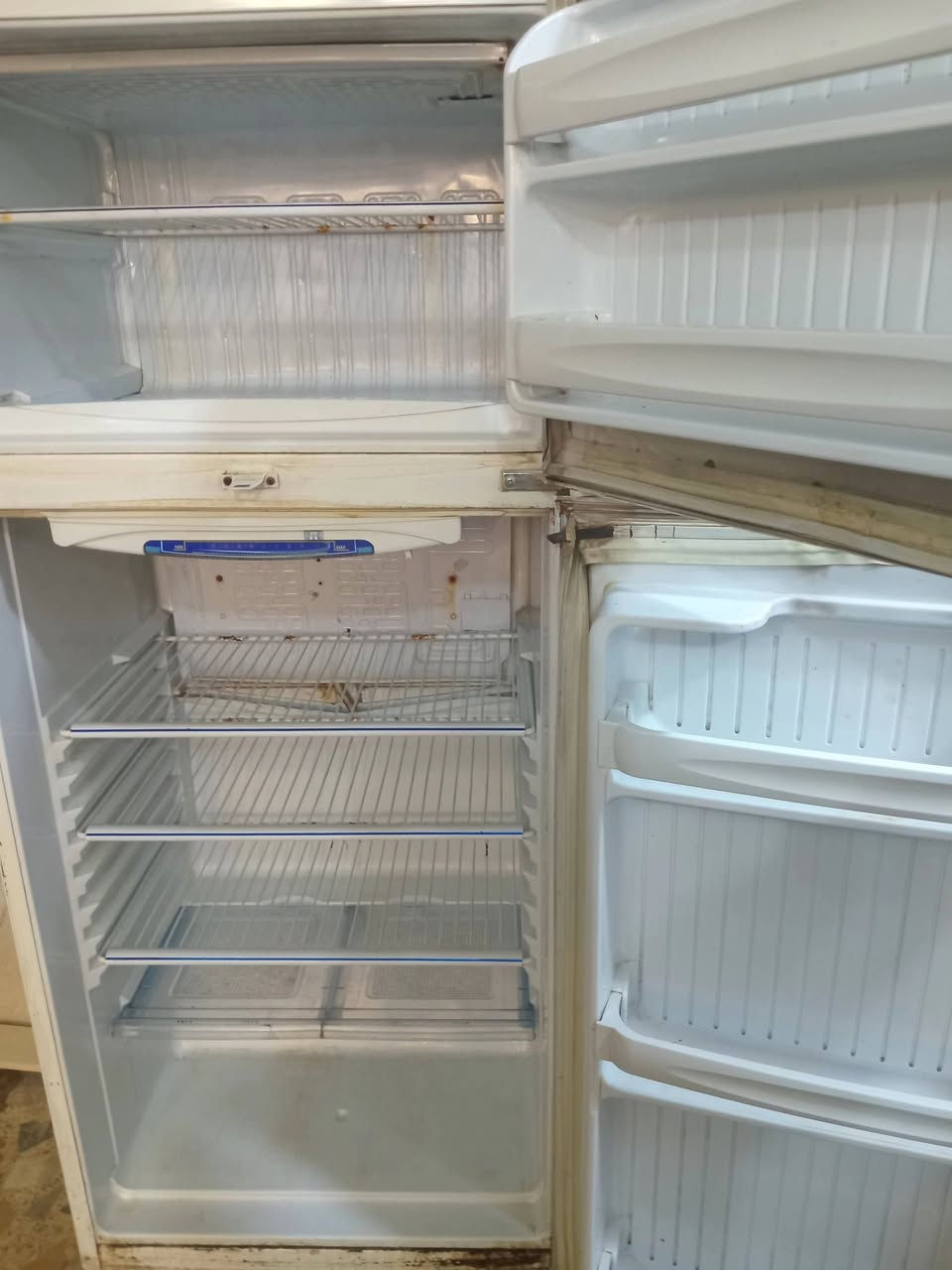 ثلاجة عمودية مستعملة تبريد تجميد للبيع


**إذا كنت صاحب هذا الإعلان وتريد حذفه لأي سبب، رجاءا أرسل رسالة إلى الدعم الفني**