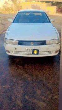 يلا السلام عليكم سياره كريستال للبيع سياره مقفوله من القص وراء الضربه ...