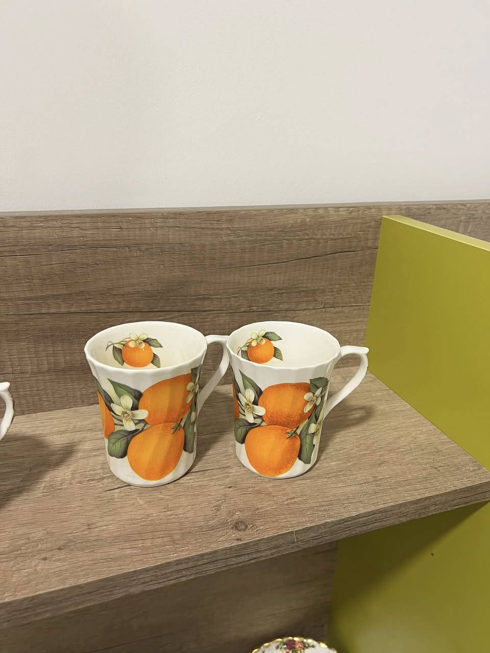 6 أكواب شاي/قهوة أصلية من Argyle Bone China
صناعة إنكليزية 🇬🇧�بورسلين فاخر (Bone China) بنقوش فواكه جميلة ومميزة 🍋🍊�حالة ممتازة وخالية من الكسر أو الشرخ.
مناسبة للاستخدام اليومي أو للديكور وجمع التحف.
للاستفسار راسلني خاص .


**إذا كنت صاحب هذا الإعلان وتريد حذفه لأي سبب، رجاءا أرسل رسالة إلى الدعم الفني**