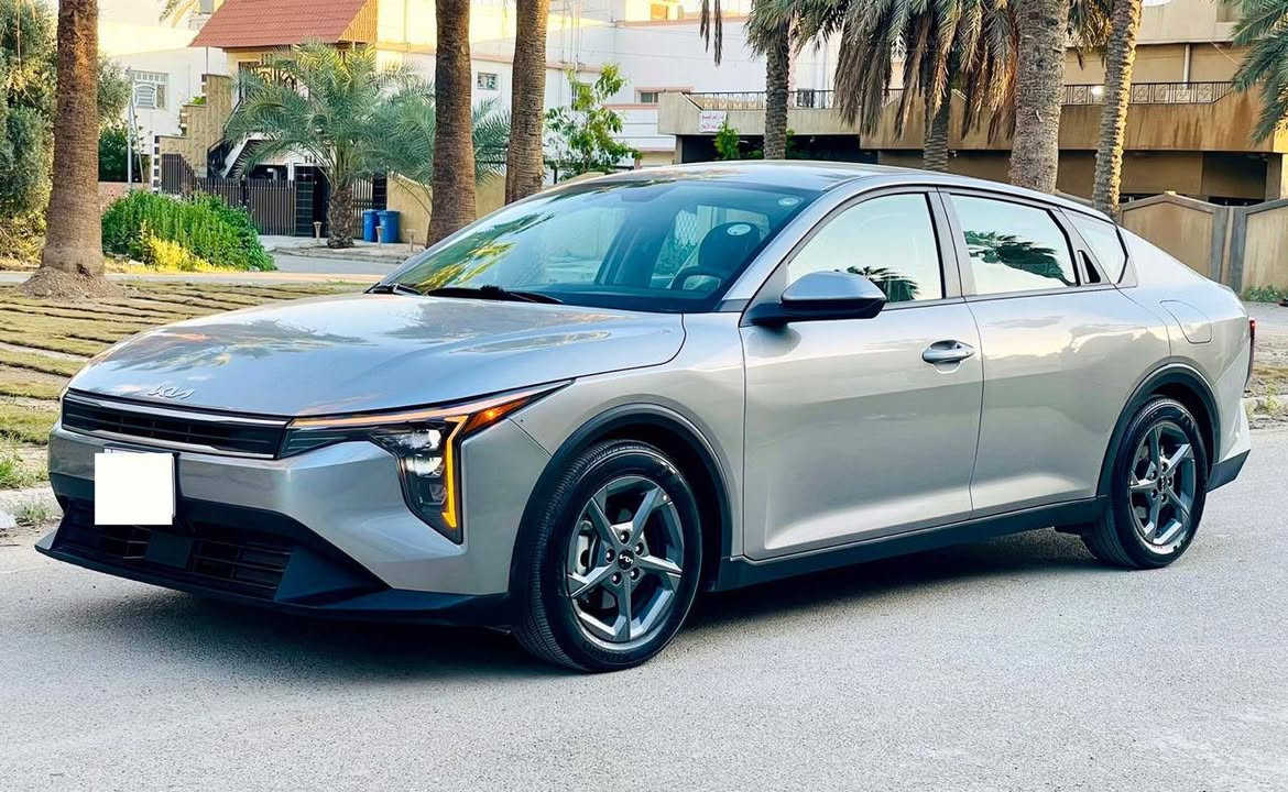 سيارة كيا k4 
موديل٢٠٢٥
ماشية ٤٠٠٠ 
حادثهة الباب الخلفي مبدل بلادي باصلي مصبوغ واكو طعجه بالجاملغ جزء منه -اكو شخوط بالباب الامامي 
السياره بدون اير باك  مكفول
بجم كبس مكفول الخلف كبس مكفول
السياره مابيهه تعطجه مابيهه صبغ مكفول رصعات كلشي مكفول لايتات بلادي 
رقمهه اربيل تريد تحويل تريد وكاله مكان السياره بغداد اليرموك
***********
