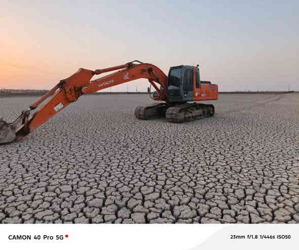 سلام عليكم للبيع حفاره البيع موديل 2005 رقم نكليزي بسمي مانقصها برقي حفاره مكفوله جاهزه للعمل ستفسار على هاذ رقم *********** سعر 315 بيه مجال الشراي
