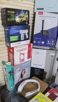 فوك 55 قطعه اكترووني بيهن 6ايبادات و4موبايلات واحد من الايبادات واحد ت...