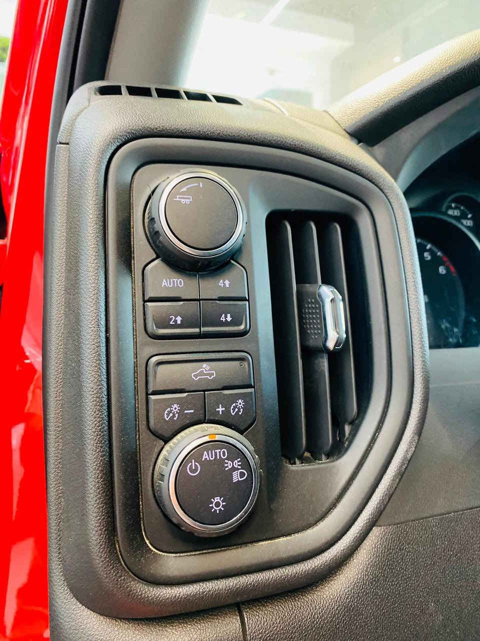 شوفرليت سلفرادو 2024
محرك 4 سلندر توربو
ماشيه 23 الف 
رقم اربيل
صور الحادث مرفق بالصور  
السياره  فئه Z71  TRAIL BOSS 
CUSTOM
مواصفات :- 
كامره خلفيه 
صندوق فتح كهرباء اضاءه بودي 
تحديد مسار 
رادار امامي 
رادار خلفي 
رادار اجسام 
تحكم دفع رباعي 🪨4*4
بصمة تشغيل 
كشن امامي تتحكم بي متصل او منفصل 
السياره مزوده استيراد خاص دبلات من ماركة RANCHO العالميه بحيث تمتص المطبات نعومه بالمشي ممتاز 
السعر 270 وبيها مجال 
مكان السياره صلاح الدين سامراء 
للأستفسار الأتصال على الرقم 
***********
