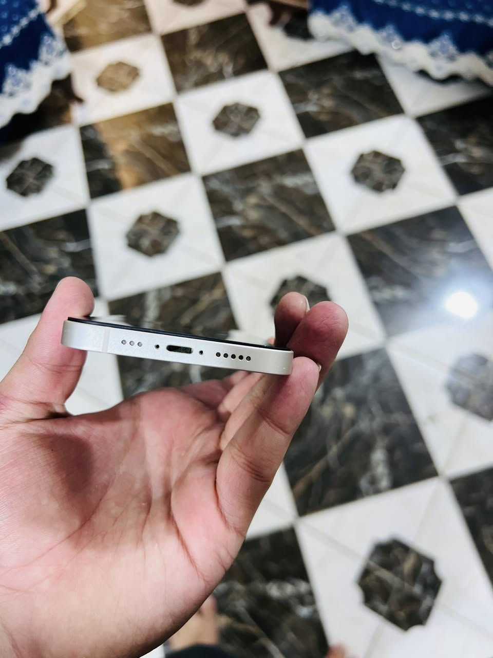 13عادي ماستر شرق اوسط الذاكرة 128 
البطارية 100مستبدلة
الشاشة مستبدلة نوعية اتخبل فيس ايدي شغال 
النظافة كما اشوف كدامك نظافة الشاصي 95‎%‎
المكان بغداد الشعب  السعر 295وبي مجال للغوالي


**إذا كنت صاحب هذا الإعلان وتريد حذفه لأي سبب، رجاءا أرسل رسالة إلى الدعم الفني**