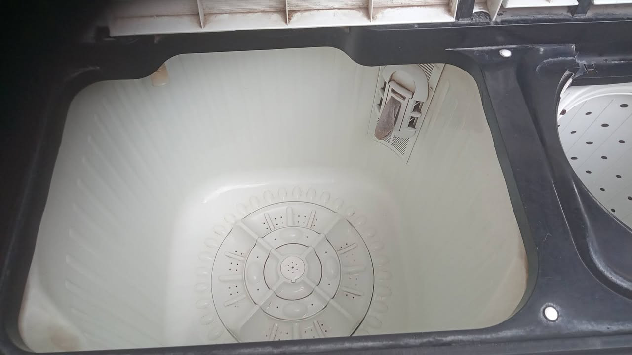 غساله للبيع غسل وتنشيف  خير من الله شغاله وكلشي مابيها   ومداخله  تصليح  ب٧٥ وبيها مجال بسيط   مكاني زعفرانيه نهايه اربع شوارع  تلفون ***********
