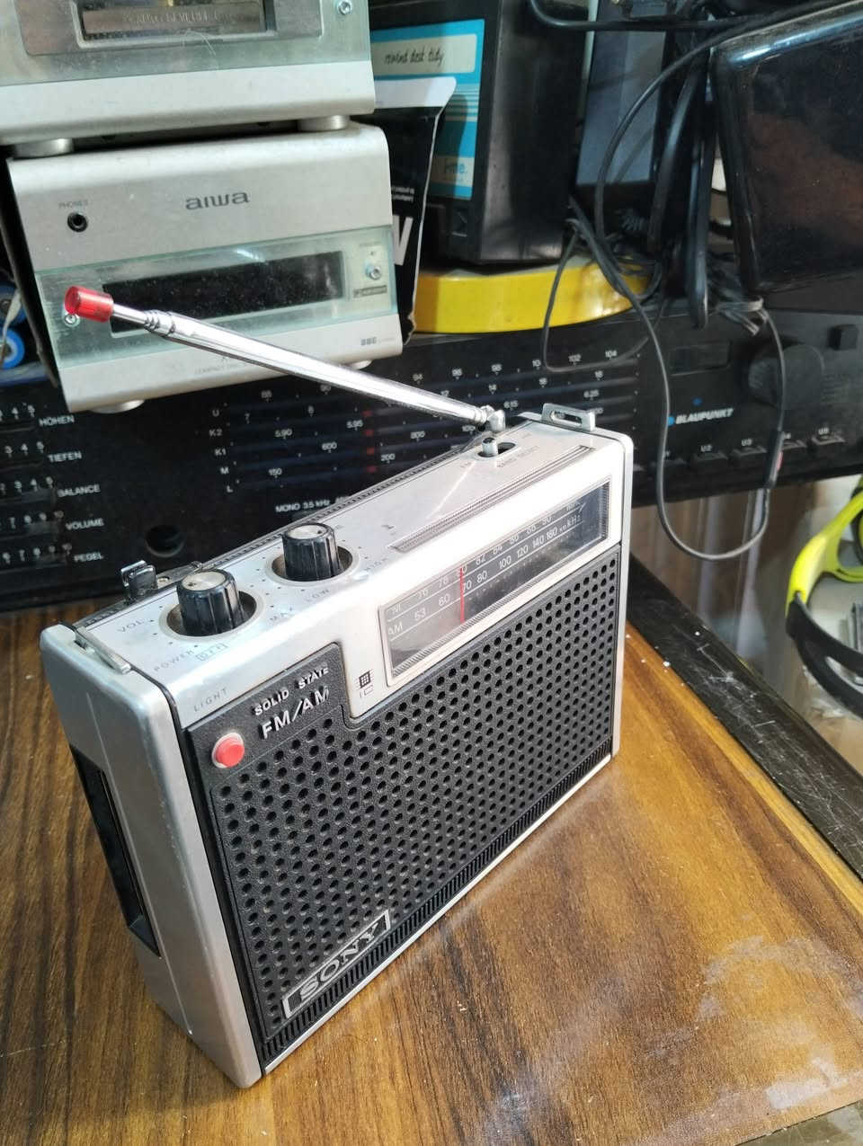 راديو سوني SONY 
صناعه ياباني صنع سنة 1972 
موجات الراديو FM AM 
يعمل باتري ومحوله خارجه 
يوجد فديو بالمنشور يوضح التشغيل 
للحجز والاستفسار المراسله على الخاص


**إذا كنت صاحب هذا الإعلان وتريد حذفه لأي سبب، رجاءا أرسل رسالة إلى الدعم الفني**