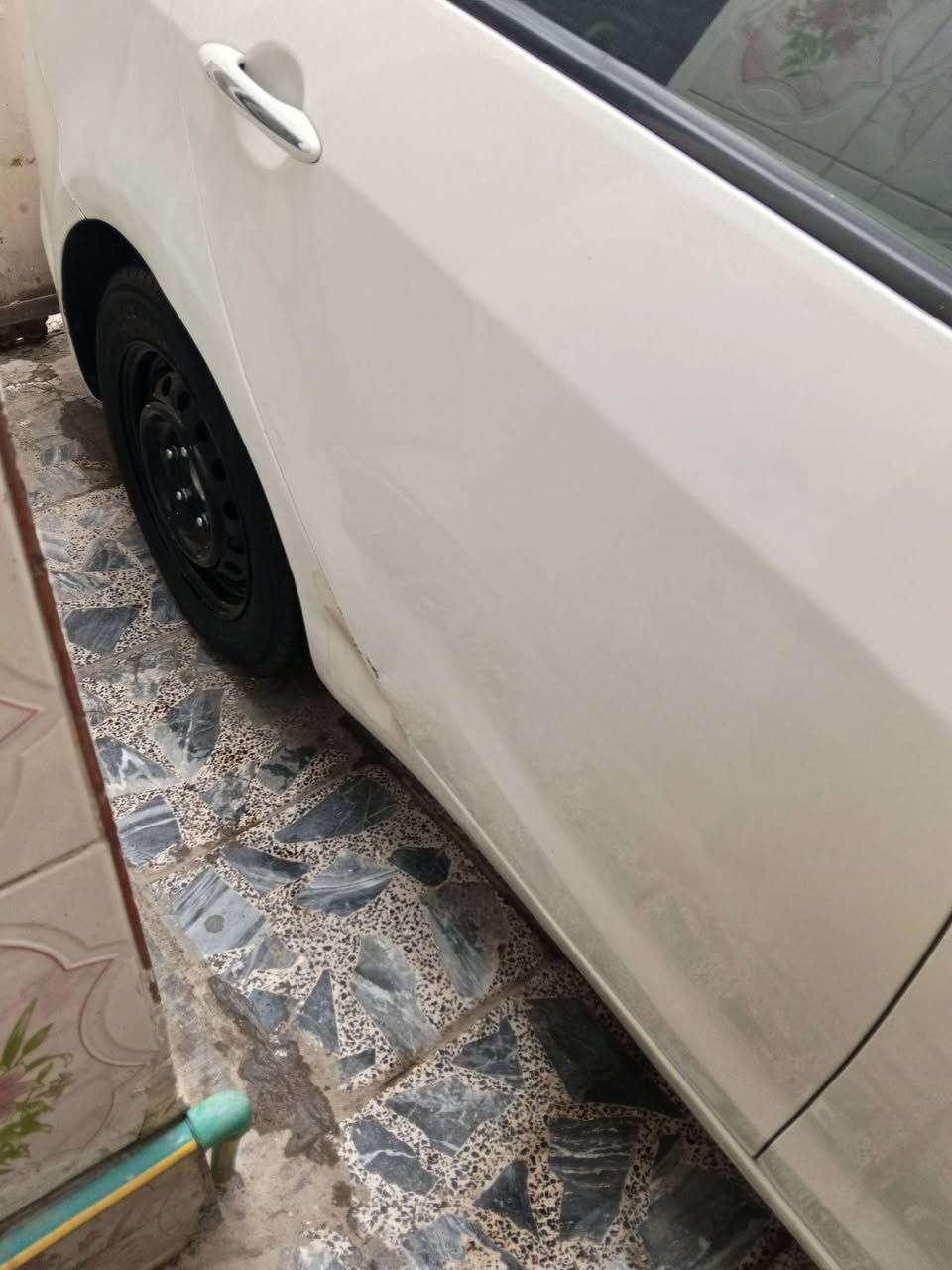 السلام عليكم سيراتو 2017 خليجي محرك 2000 بيهه بارد بجهه الي وره الصدر وضربه مامصلحهه مراوس بسياره احدث. مكاني بغداد  ***********
