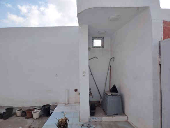 سلام عليكم
ثلاث مشتملات للبيع
الموقع صلاح الدين قضاء بلد حي العبور خلف مركز الشرقيه او الفرع المقابل مجمع الأمزون 
جنس عقار ملك طابو صرف
المساحه ٢١٠ متر بالسند واقع حال ٤١٠ متر
يحتوي على كل مشتمل منها
استقبال
مطبخ
صاله
غرفه نوم
صحيات داخليه وخارجيه
خدمات متكامله كهرباء ماء اساله تبليط مجاري
للاستفسار الاتصال على الأرقام التاليه
***********
***********
او مراجعة مكتب التمار للعقار الواقع شارع المحطه محلات الحاج عدنان
