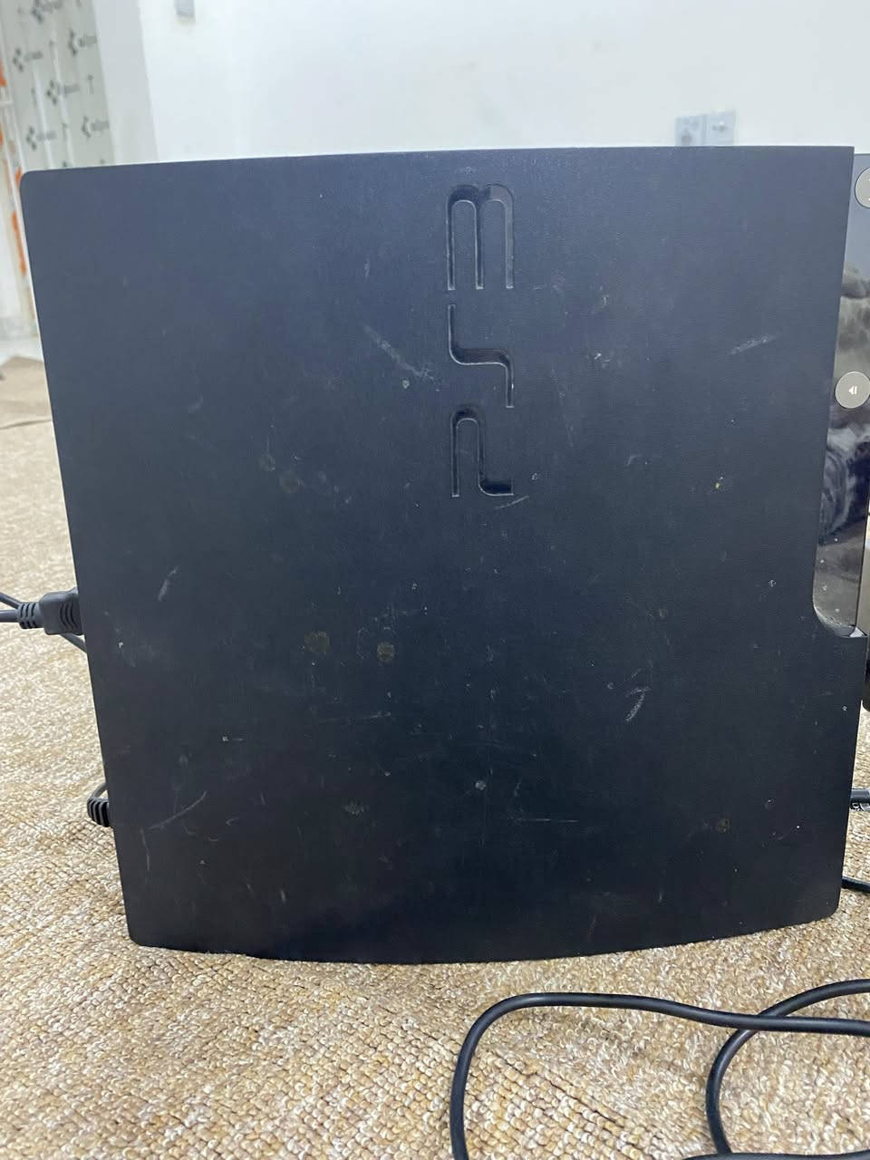 🎮🔥 للبيع بلاي ستيشن 3 (PS3) 🔥🎮
✅ شغال كامل وما بيه أي عطل
✅ يحتوي على 5 يدات تحكم بيه خلال يدات تشكل 
✅ بيه لعبة بيس 21 (PES 2021) ⚽
🔹 مكان موصل الجانب الأيمن.

📞 رقم الهاتف: ***********
📍 السعر: يُذكر عند التواصل
