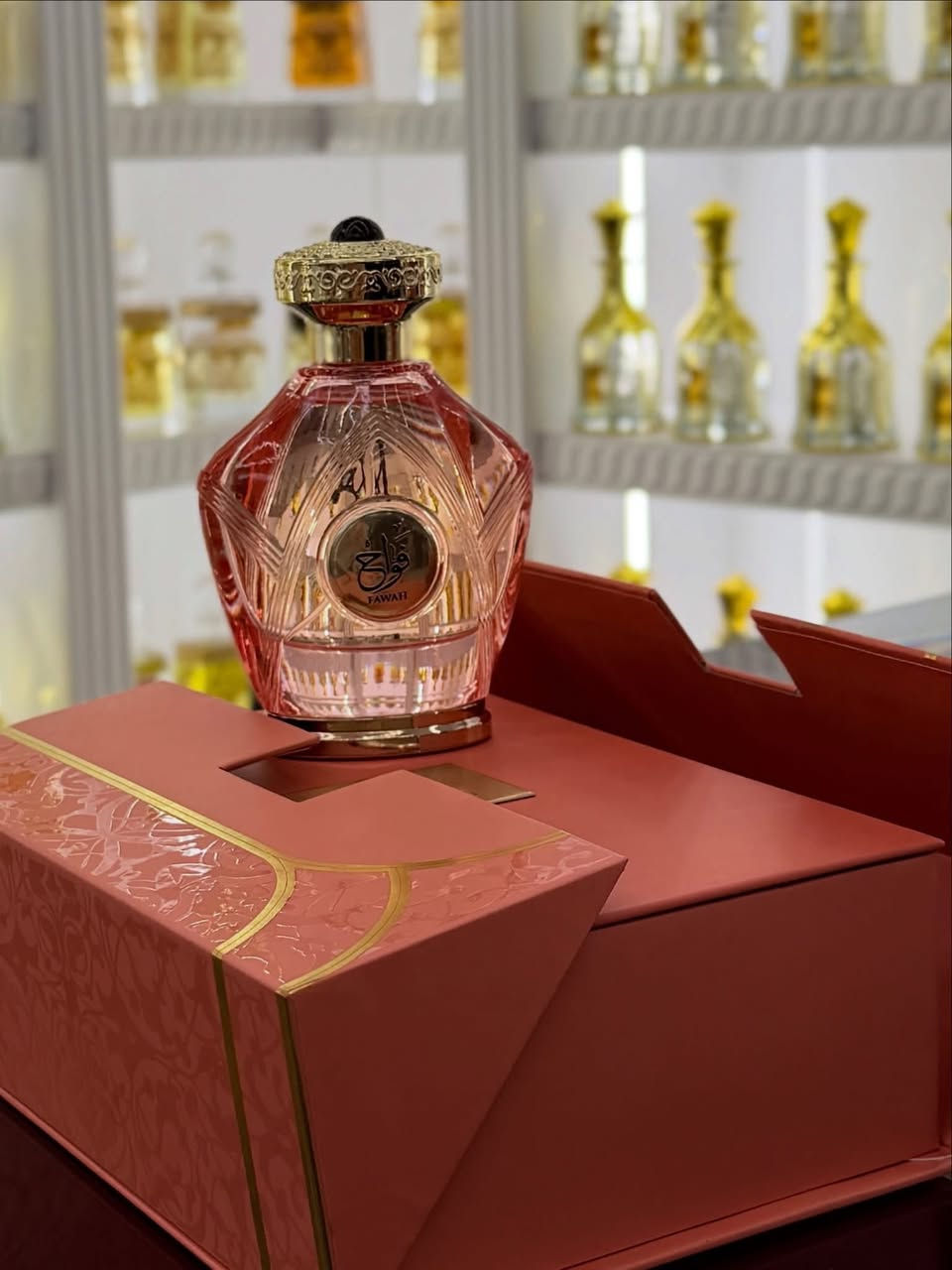 عطر فواح من مسك العبير✨
عطر نسائي جريء يثير الأحاسيس🥰
يتميز العطر بتركيبة عطرية تجمع بين لمسات الورد والمسك مع قاعدة من العود والفانيليا🌸
يأتي العطر في زجاجة و علبة فاخرة مصممة لتكون مناسبة كـ هدية

طوز خورماتو - مجاور مصور الجامعة📍
للحجز والاستفسار دايركت📬
***********
