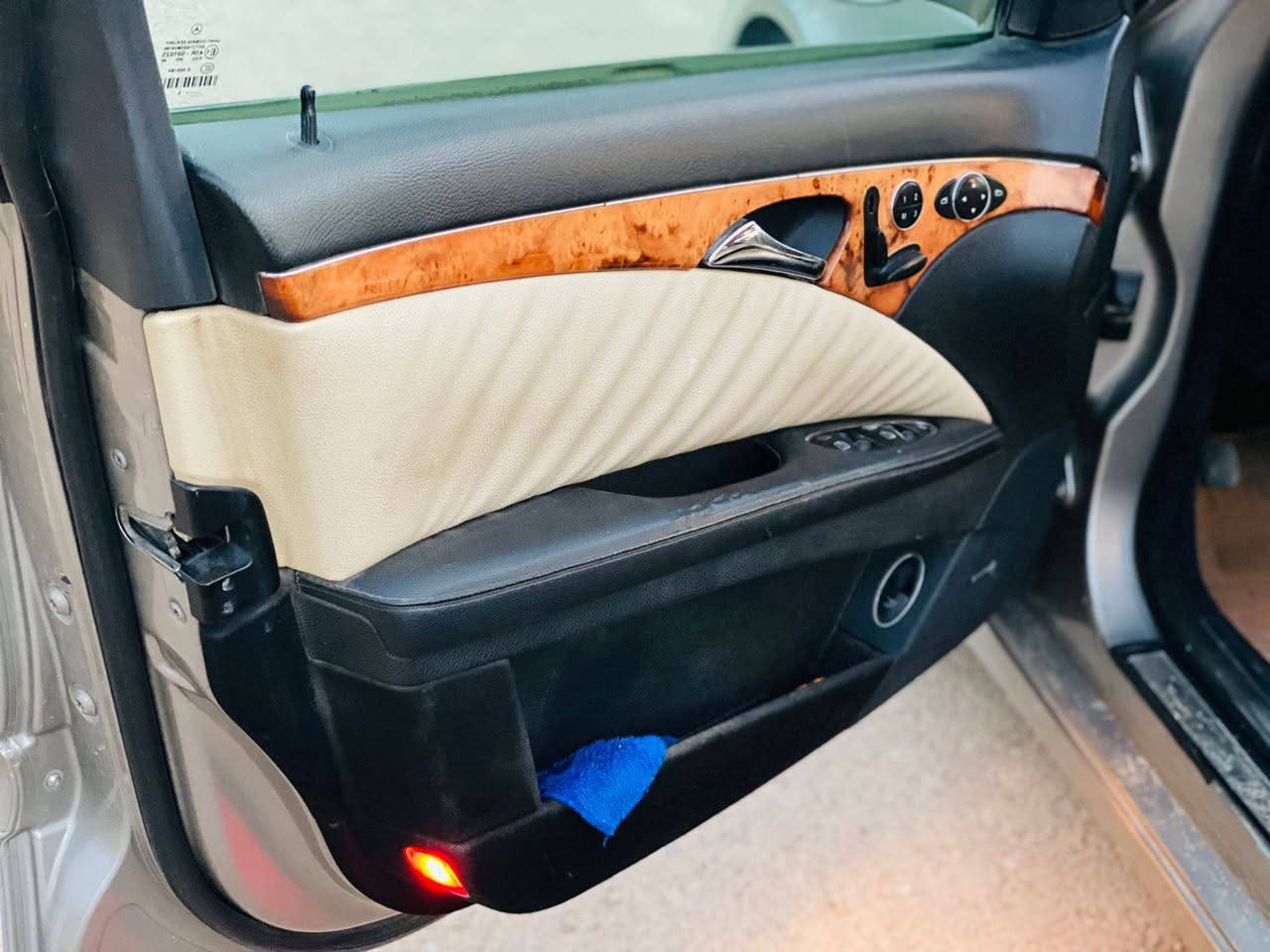 مرسيدس w211 2007 e350
افنكارد وارد امريكي مصبوغه عام  سياره جاهزه فول كهرباء تبريد تدفئه  ماشيه 242الف

للبع او مراوس للاستفسار الاتصال على الرقم ***********
