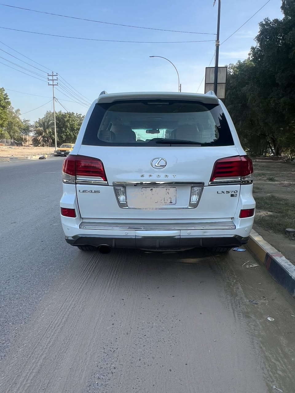 ماشاء الله تبارك الرحمن 🧿 
للبيع لكزز 2014 بريم اصل 

السياره بيه صبغ ٤قطع ابيع احزام
فول مواصفات 1/1 داخل بيجي 🤎
1-سلايت روف 
2- بصمة ابواب +بصمة تشغيل 
3-تشغيل عن بعد 
4- حساس امامي خلفي 
5-لد امامي خلفي 
6- منضومت زنون اصلي 
7 -دشبول ليزري
8-كروز سرعه 
9- رادار امامي +تحديد مسار 
10- كشنات جلد 
11-جكات  
١٢ثلاجه
13 جنطه شفط           ماشيه ١١٣ الف
14- محرك V8/570
15-تحكمات استيرن 
16- استيرن كهرباء 
17- خمس كامرات 
18- سبعه راكب 
19- ثلاث قطع تبريد  وبعد بيه مواصفات ما ذاكرهن و السياره جديده بمعنه الكلمه بيع او مراوس مكان السياره كربلاء المقدسة للاستفسار الاتصال على الرقم ‭٠٧٨٢ ٨٤٩ ١٨٥٠‬
*********** 
بلتوفيق للجميع 🧿
