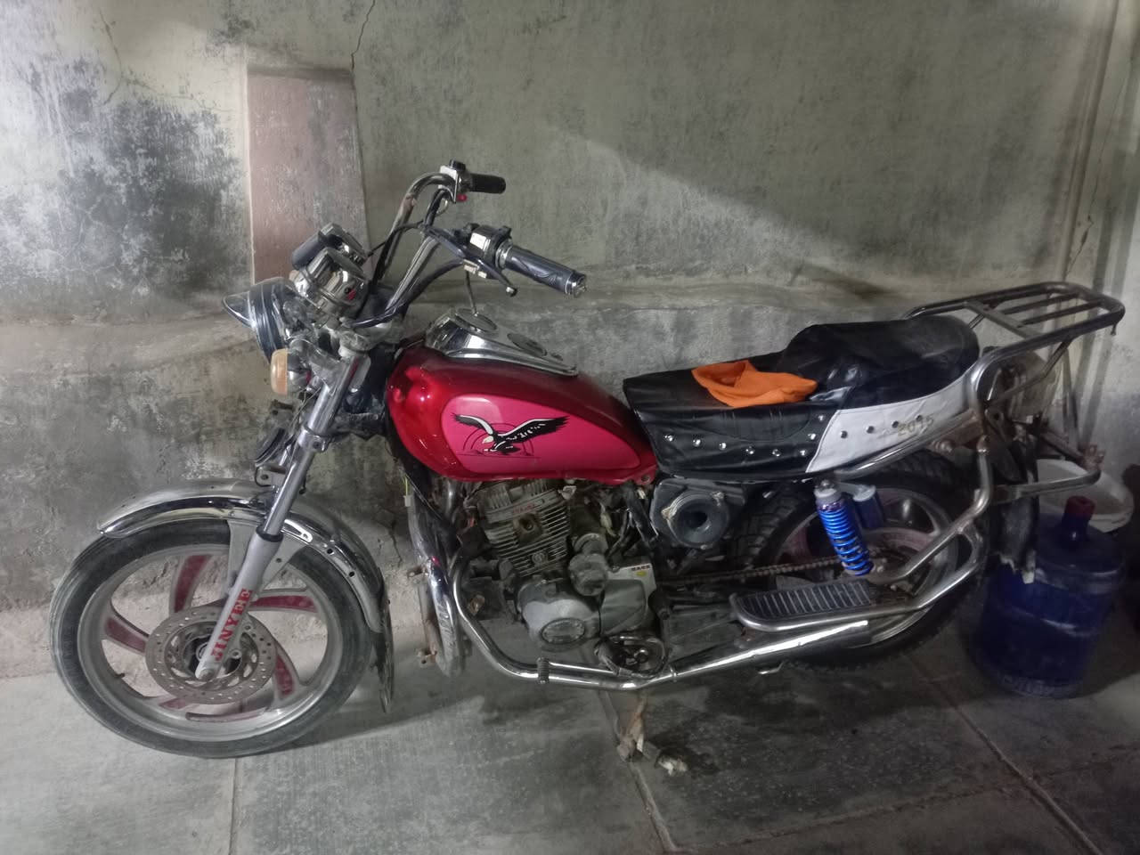 السلام عليكم جوندة رقم وسنوية اللماني موبأسمي كاملة لدراجة عوزه بس صفاحيات   مكاني ديوانية العسكري رايدها ب350 رقم راعيها  ***********
