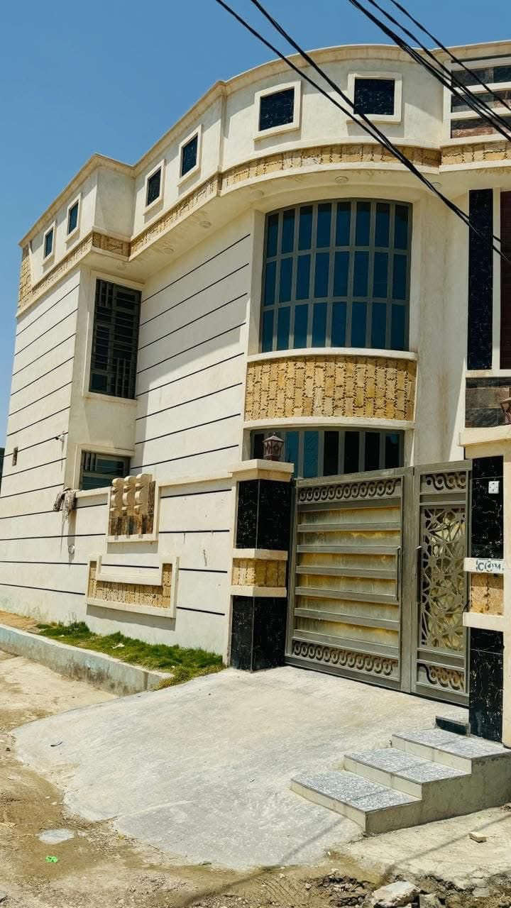 الدار للبيع 
مساحه١٥٠ ركن 
حي الأمين قرب مدرسه الاعظميه قريب ع الشارع
يحتوي البيت 
ع صاله
استقبال
حمامات٢
غرفه نوم ٣
كما موضح بالصور
الاستفسار اكثر عن الدار
مراسله صاحب البيت
***********
الدار غير معروض يم عقار
