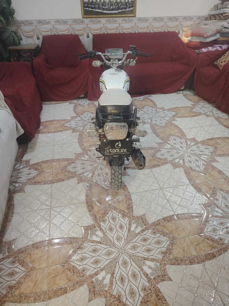 السلام عليكم شباب دراجه سافان البيع موديل 2025دراجه نضيفه محرك مامفتوح المحرك حجم 200ضاغطه وزنجيل المكان عزيزيه السعر 850وبيه مجال وهاذه رقمي ***********
