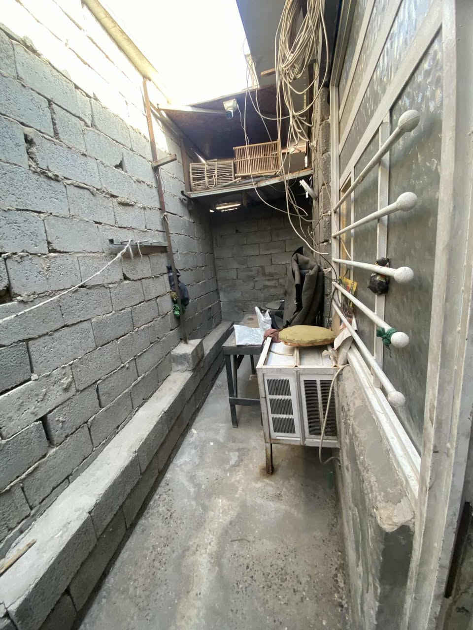 سلام عليكم بيت بزعفرانيه شارع لكهرباء مقابيل مكوى لامير 200 متر بناء جديد سعر 21 وبي مجال قليل ‭0774 057 9573‬
