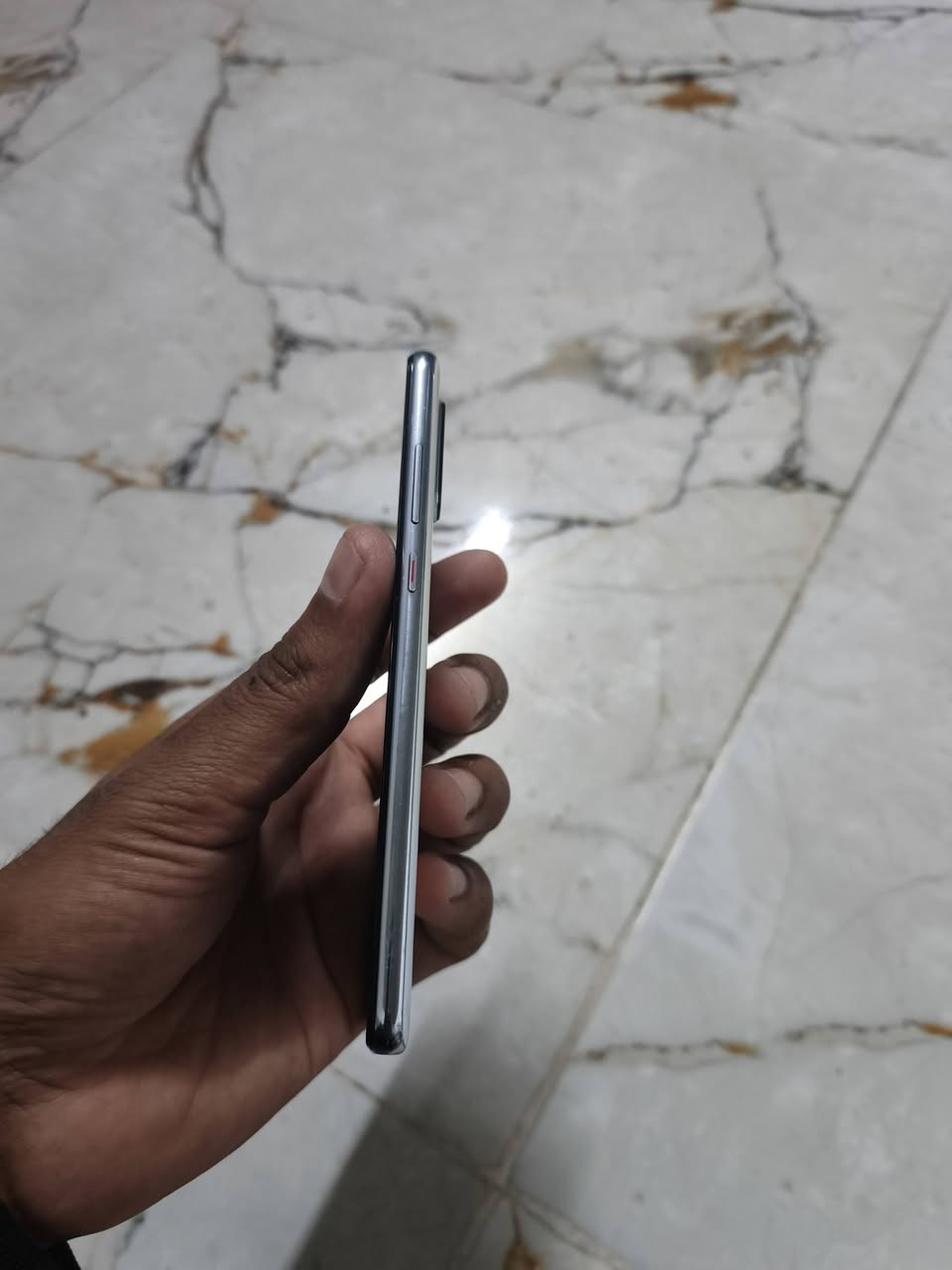 السلام وعليكوم البيع فقط هواوي بي 30ذاكره 128رام 6 معالج 980كيرين ببجي 60فريم شرط الجهاز نضيف بصمه بل شاشه بل شحن فول كاميره زوم 30 ملاحضه بي فطر بل لمس مايثر بل استخدام باقي شرط ما مفتوح السعر 110 بي مجال حك الجيه مكاني، ايمن
