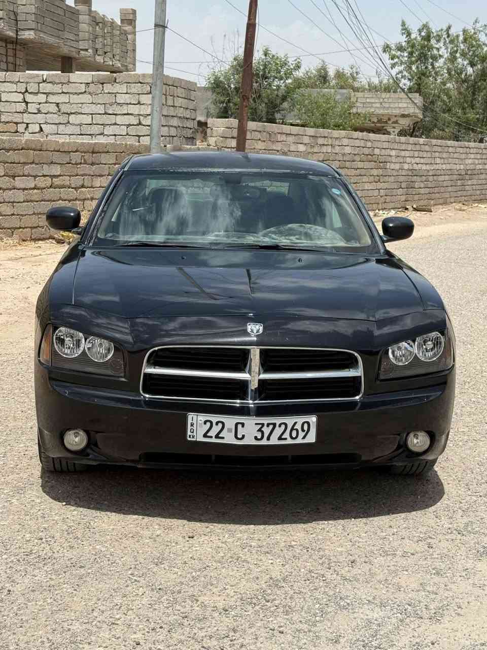 )السلام عليكم)
جارجر (2010) اصل 
رقم اربيل دولي باسمي تحويل مباشر 
السياره كنديه طابه كلين 
بل عراق صار بيها حادث جاملغ بيدي ندعمت 
حزمتها توحيد لون 
محرك (6) سلندر (3500) 
قمارتها جارده السياره فقط 
كير محرك تبريد تدفئة خير من الله سياره ما ناقصه كلشي من حداديه 
السياره يرادله فقط دوشمة كشانه 
للاستفسار 
(***********)
عنوان السياره صلاح الدين
