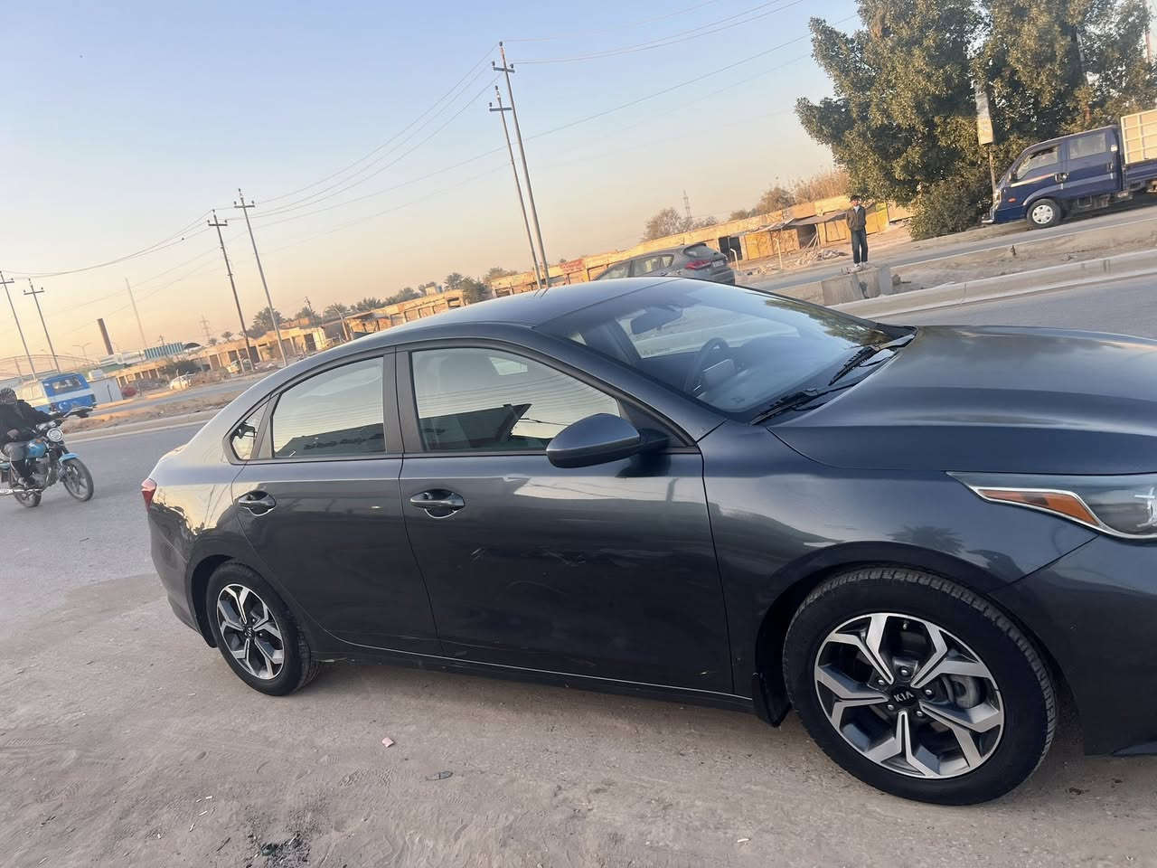 السلام عليكم كيا فورتي موديل2021 مكينة 2000 كادث قطعتين ***********
