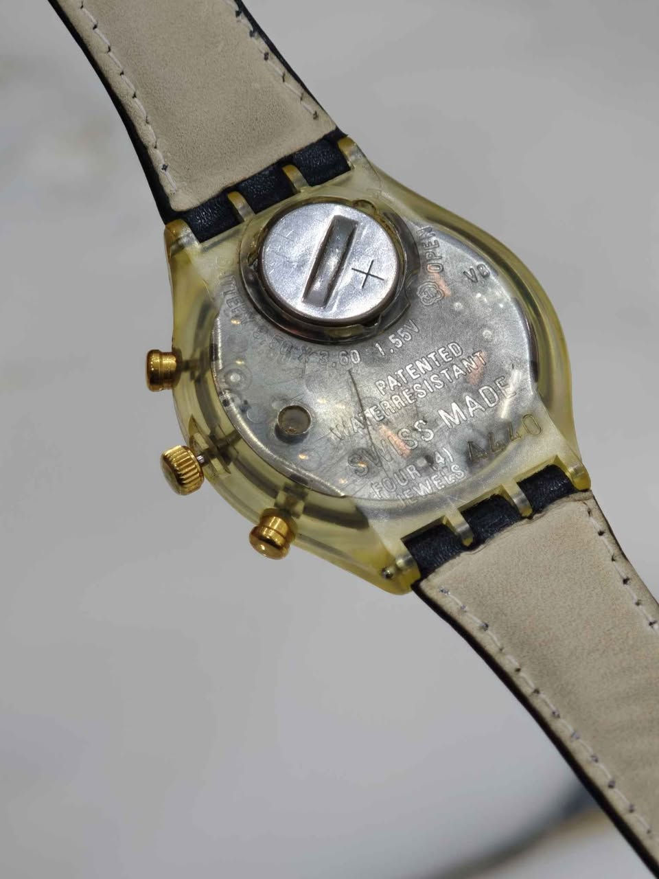 Swatch 🇨🇭 

¤ الساعة من شركة سواج الغنية عن التعريف 
والمتميزة باجمل التصاميم - إنتاج عام 1993

¤ سير الساعة جلد أسود مختوم وكافة ملحقات الساعة اصلية

¤ الساعة تعمل بنظام الكوارتز  والمكينة كشف وجميع السناتر شغالة - منفذ لعرض التاريخ الشهري عند الساعة 4 

¤ قطر الساعة 37

¤ سعر الساعة 100 ألف 

¤ نظافة الساعة ممتازة

¤ يتوفر توصيل لكافة المحافظات العراقية 🇮🇶 
راسلونا خاص وكل الهلا بيكم 💕 بغداد, العراق


**إذا كنت صاحب هذا الإعلان وتريد حذفه لأي سبب، رجاءا أرسل رسالة إلى الدعم الفني**