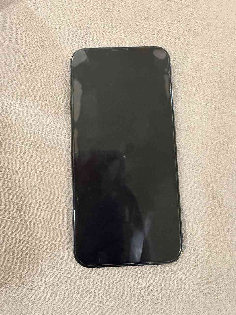 السلام عليكم ايفون 13 برو ماكس بطارية 78  كلشي ما مبدل بلادي كله  كارتونة موجود نسخة شرق اوسط الماستر مكاني بغداد شارع المطار الرقم *********** السعر ٦٠٠ بيه مجال قليل كلش
