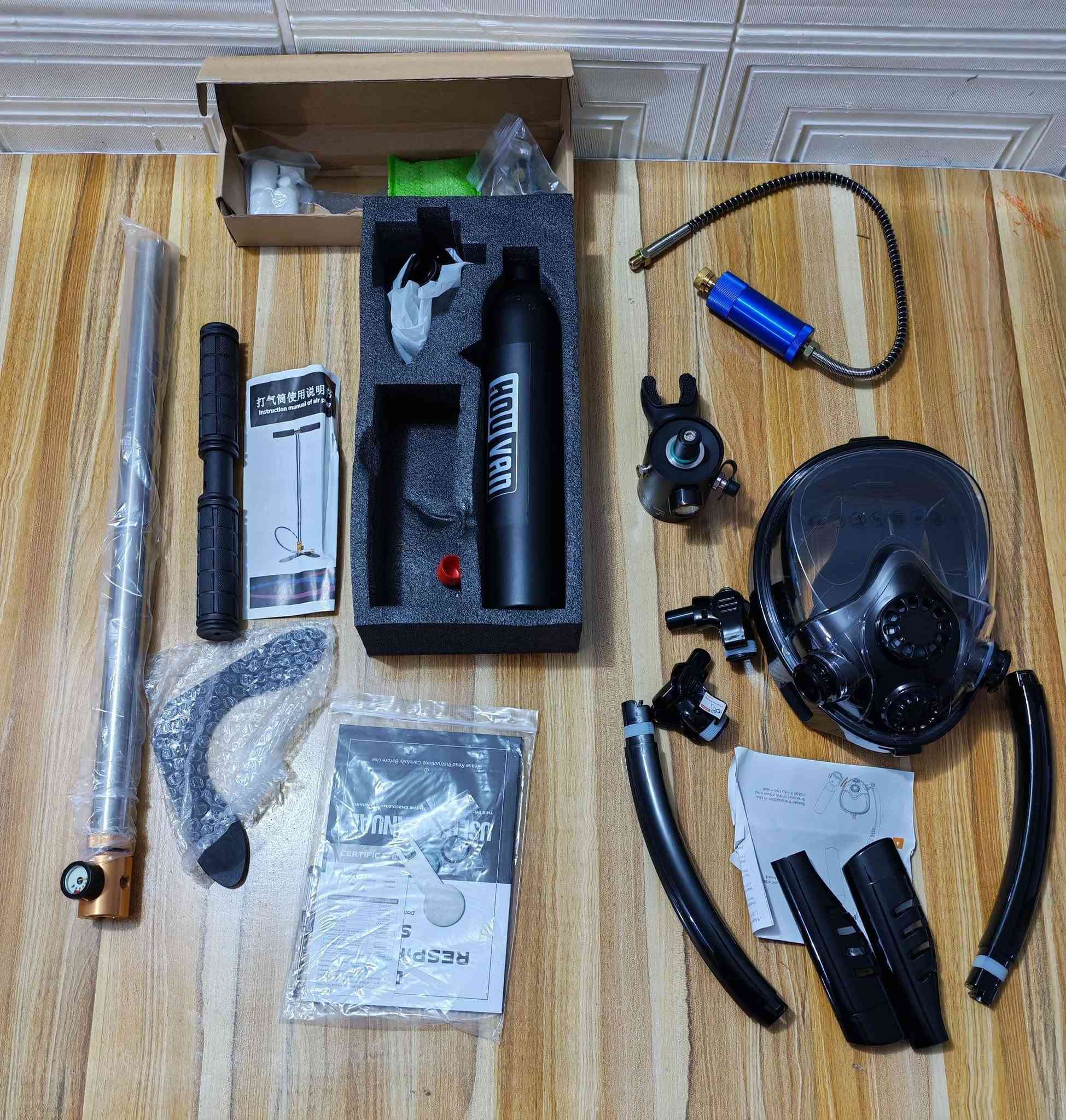السعر ب 90الف 🤿🤿🚿🤿
طقم غوص🤿 محمول (Mini Scuba Tank Kit). يتضمن مجموعة من الميزات والمكونات الرئيسية: 🤿
الخزان: أسطوانة أكسجين صغيرة بسعة 0.5 لتر تقريبًا.
القناع: قناع غطس لكامل الوجه يوفر رؤية واسعة.🤿
المضخة: مضخة يدوية عالية الضغط لملء الأسطوانة.
الاستخدام: مصمم للغوص الترفيهي والغطس السطحي في المياه الضحلة.🤿


**إذا كنت صاحب هذا الإعلان وتريد حذفه لأي سبب، رجاءا أرسل رسالة إلى الدعم الفني**