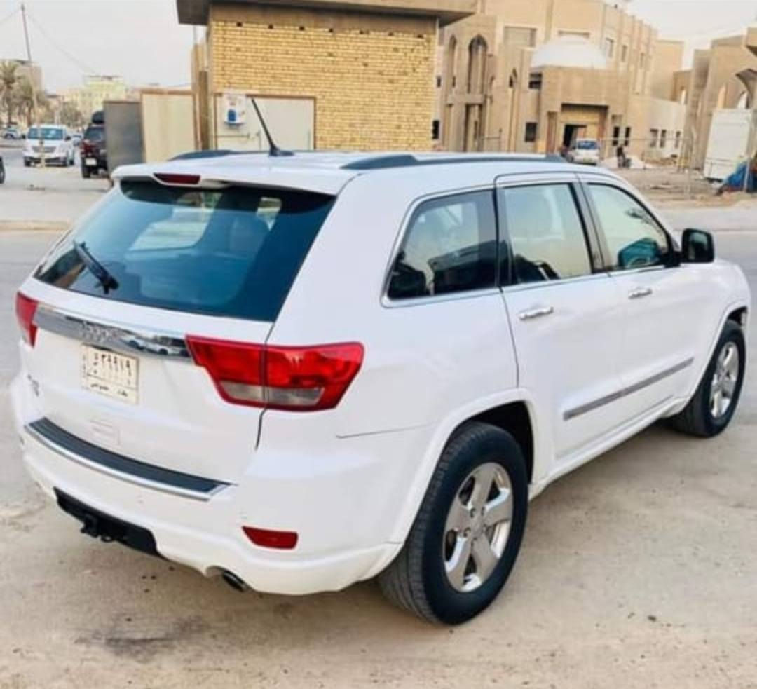 السلام عليكم جيب اوفر لان خليجي. موديل 2013 رقم بغداد الجديد تريد تحويل باسم السياره فول الفول خليجي. كلين  مكفووله من الحادث والتبديل بيه ثنين  صبغ. موضح بالسونار  ملاحظه المحرك 8 سلندر ارتي.  الموصفات. كشنات جلد. شاشه كبيره اماميه رادار.  باب خلفي كهربهائي.  فتحه سلايت بانوراما..
وبيها بعد موصفات.  السعر 165$ وبيه مجال الشراي يتصل على الرقم *********** بغداد حي الخطيب
الويل مبدل 20
