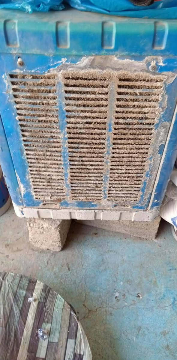 للبيع مبرده عدد 2 شرط شغال تفحص وتاخدها الحجم ازرك 1.5 + حجم ابيض 2.5
السعر 150. تواصل عله رقم 
***********
