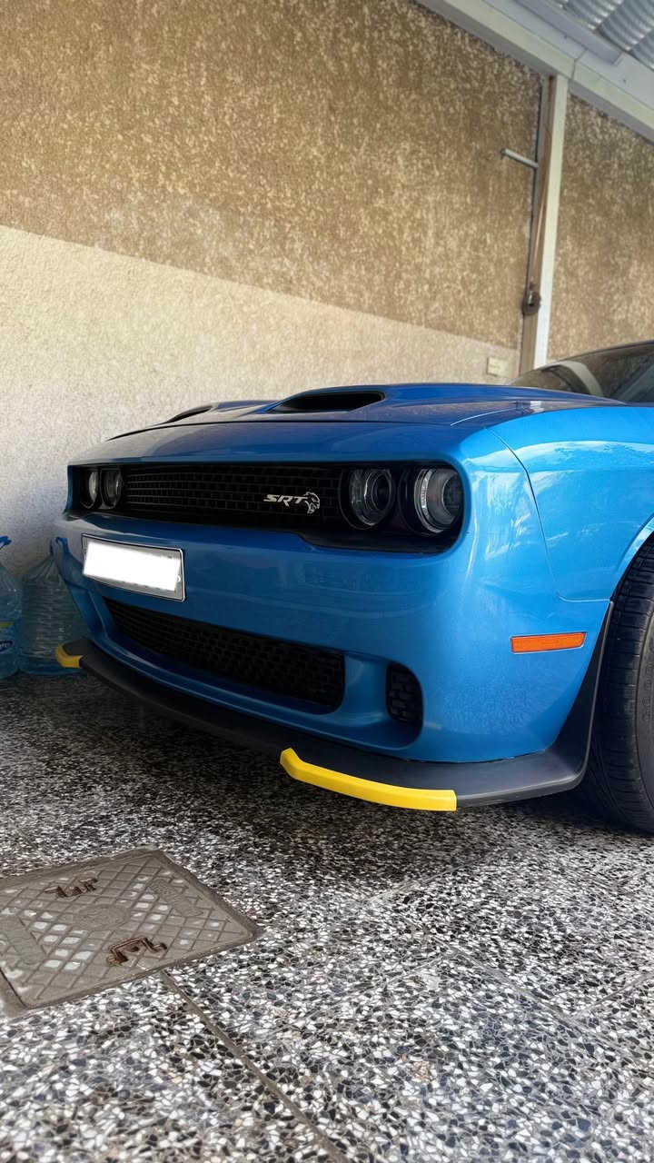 � للبيع: تشالنجر 2023  Scat Pack 🔥   (SRT)
سيارة نظيفة جداً وعلى وضع الشركة بالكامل، الممشى 20 ألف كم (حقيقي)، لون مميز.
✔️ تخم تاير الوكالة موجود ولم يُستخدم
✔️ محرك 6.4L (6400cc)
✔️ فول مواصفات ما عدا الفتحة والرادار
المواصفات: داخلية شامواه مختم، شاشة كبيرة، شفتات ستيرن + تحكم كامل، تدفئة وتبريد كشنات + كهرباء، اكتف اكزوز بلد، وباقي المواصفات المعروفة.
📌 ملاحظات: بيها طگة خفيفة بالدعامية، لا مزودة ولا ملعوب بيها، ما داخلة ساحات.
💰 السعر مناسب جداً   ($235) | 🔁 تحويل مباشر
📞 للجادين فقط: *********** - ***********
❌ لا يتوفر واتساب أو
