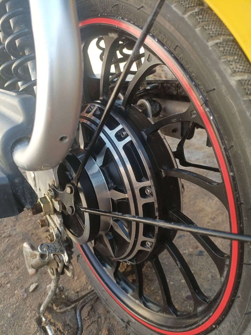 سلام عليكم
دراجة شحن حجم 20 (5) باتري للبيع 
الدراجة اخت الجديده اسخدام قليل
مواصفاتها ⬇️
بصمة تشغيل عن بعد + انذار سرقة 💯
شاشة ديجيتال ✅
بلوتوث سماعة صوت كلش حلو وواضح ✅
بيهه 3 سرع. ✅
تمشيك بل شحنه الوحده من 20KM_25KM🔥
منفذ شحن USB✅
ستاند مبايل ✅
شاحنة شحن سريع من شركة وينلي العالمية 🔥💯
سرعة 65 حقيقي 💯
لايت + اشاير كلشي شغال✅
عنواني مسيب متواجد فيس او واتساب 

***********
