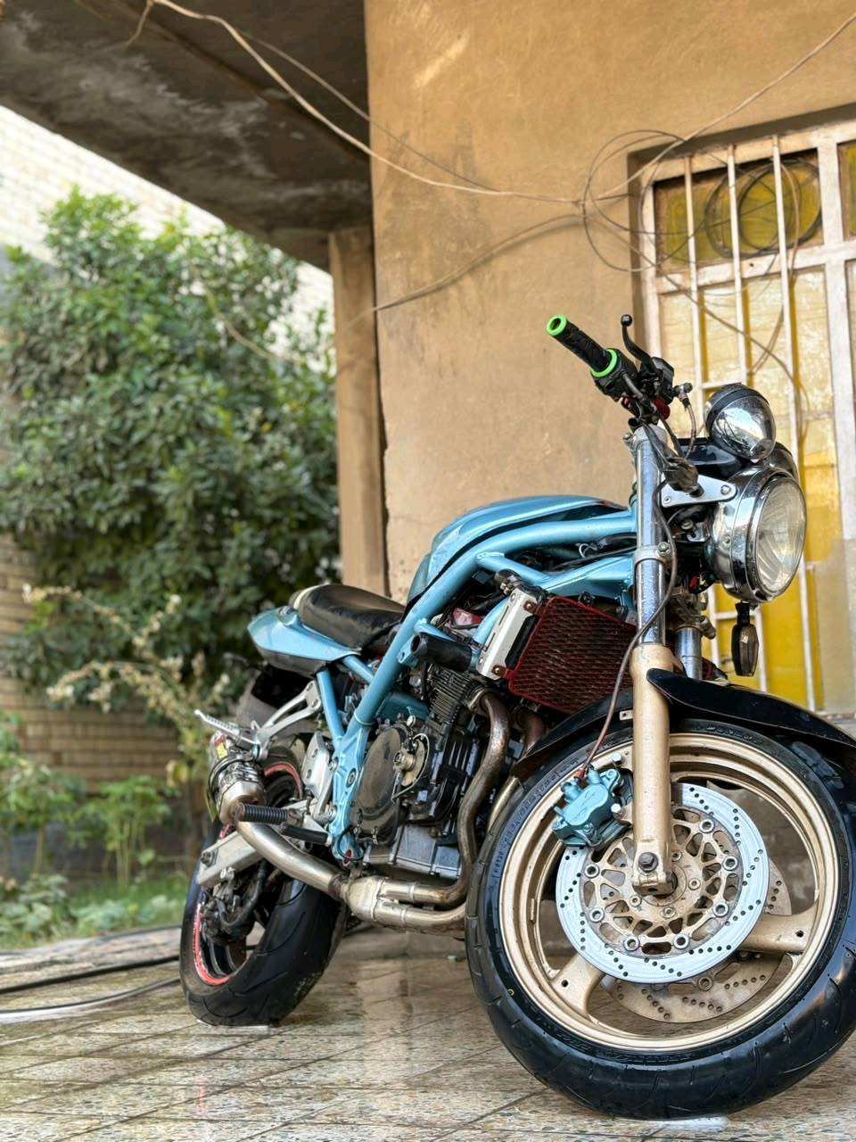 السلام عليكم دراجة باندة ربع 250cc 
الدراجة عليها ادامة كاملة كلجات بلكات محاول فلاوين ملف كتف باتري 
نقصها بس كابريتر سعرها مليون و ١٠٠ وبيها مجال .
مكاني بغداد الدورة 
***********