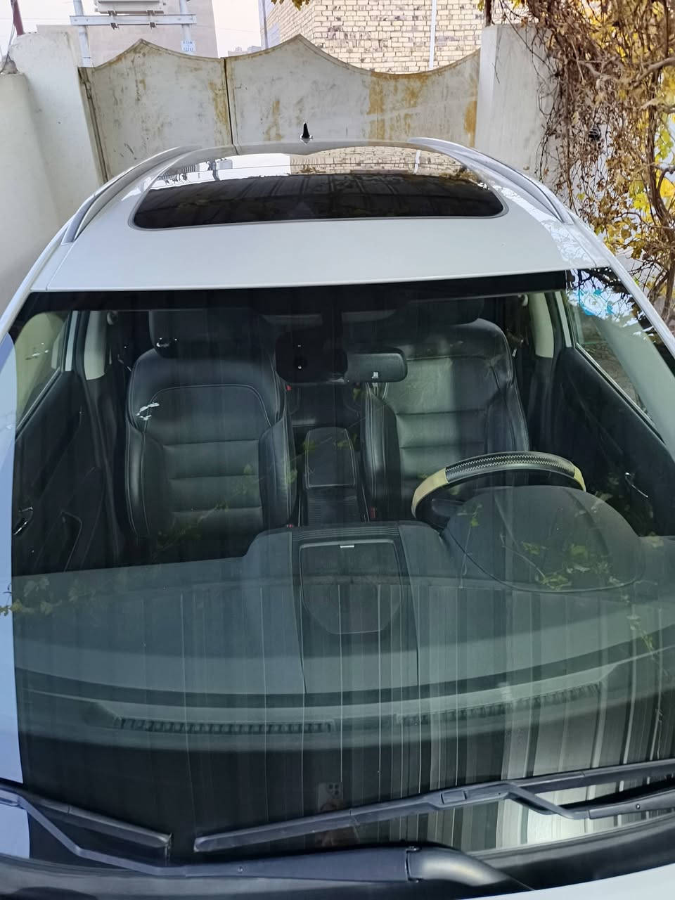 ‏السلام عليكم
‏ للبيع رينو كوليوس موديل 2024
‏رقم قادسية حرة 
‏
‏💥مواصفات السيارة 💥
‏✨ المحرك 4 سلندر  2.5L ياباني
‏✨ ناقل حركة أوتوماتيك 
‏✨ دفع رباعي 4WD
‏🔑 مفتاح التشغيل بصمة مع خاصية التشغيل عن بعد
‏✨حساسات 360 درجة
‏✨كامرا خلفية دوارة
‏✨مصابيح امامية LED زينون   
‏✨️ مصابيح خلفية LED 
‏🛞 ويل كب 19
‏✨️ اشارة في المرايا الجانبية 
‏✨️ المرايا قابلة للطي تلقائياً
‏✨ رادار جانبي (نقط عمياء)
‏✨عدد AIR BAG 8
‏✨ هاند بريك كهرباء 
‏✨ مكابح ABS 
‏✨ شاشه apple car play و android auto و GPS باللغه العربيه
‏✨ تحكم مقود
‏✨️منفذ طاقة 
‏✨ تتسع المقصورة لـ 5 ركاب
‏✨مقاعد جلد و تدفئه للمقاعد الاماميه
‏✨ اضاءة led داخل الأبواب 5 الوان
‏✨ لوحة العدادات متغيره 4 أشكال
‏✨ تثبيت مقعد الأطفال ISOFIX 
‏✨  تبريد مناخين للسائق و الراكب مع تبريد خلفي
‏✨ مقابض ابواب نيكل مع زر بصمه
‏✨ نظام مانع الانزلاق 
‏✨حاملات اكواب مبرده
‏✨ سستم صوت BOSS
‏✨دمام خلفي
‏✨صندوق كهرباء
‏✨فتحة سقف بانوراما
‏✨اريل نفيگيشن
‏✨نظام الركن التلقائي autopark
‏✨المرأة الوسطيه بخاصية تعتيم ذاتي
‏مكان السيارة ديوانيه 
‏للاستفسار / *********** 
‏السعر 30 مليون
