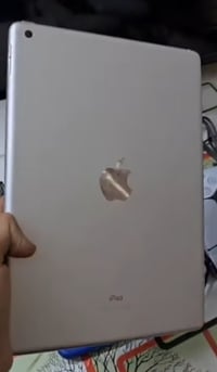 ايباد٩ ذاكره64 جهاز نضيف كلشش بطاريه100 لو جكه مابيه وتر بروف سعر225وب...