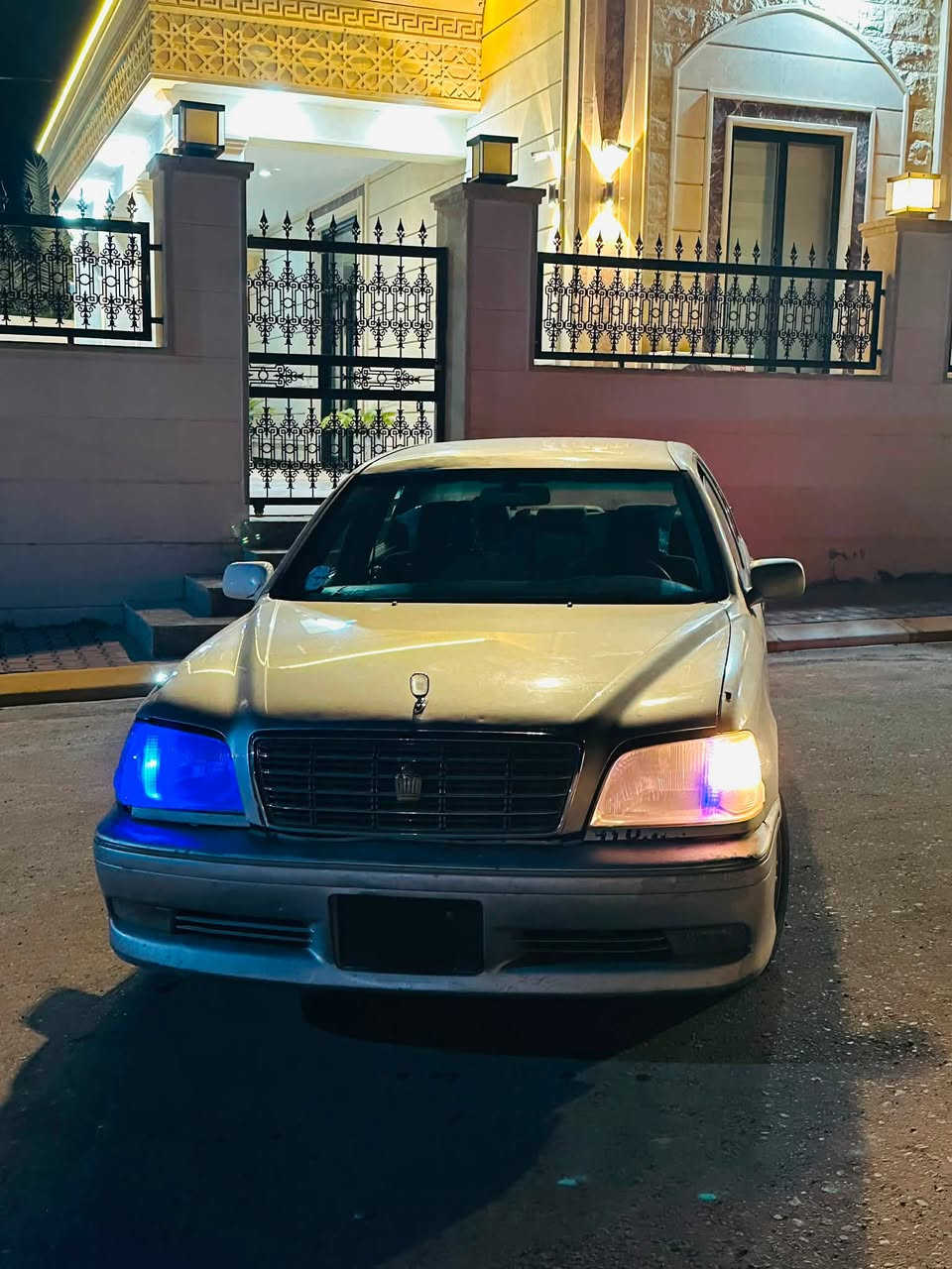 السلام عليكم للبيع ملكه موديل 2000 ادوات مكصوص جنطه
سياره جاهزه من كلشي 
كير ومحرك بالشرط 
محرك ففتي vvt 
تبريد ثلج 🧊 
تدفئه نار 
دكمه وحده
صدره نضيف  
مشط سترين وبور كله جديد والبلادي 
السعر 29 وبيها مجال قليل 
المكان الحجاج 
هـ***********
