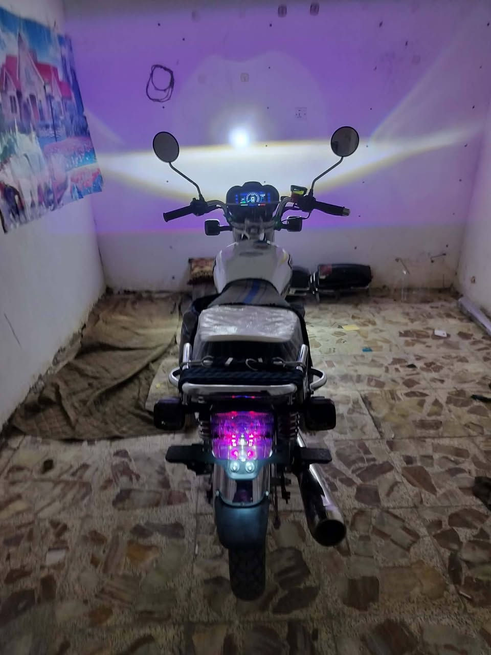 سلام عليكم دراجه للبيع تايكر 2025 صار له 20 يوم من طالعه كفاله سعر خاص ***********
