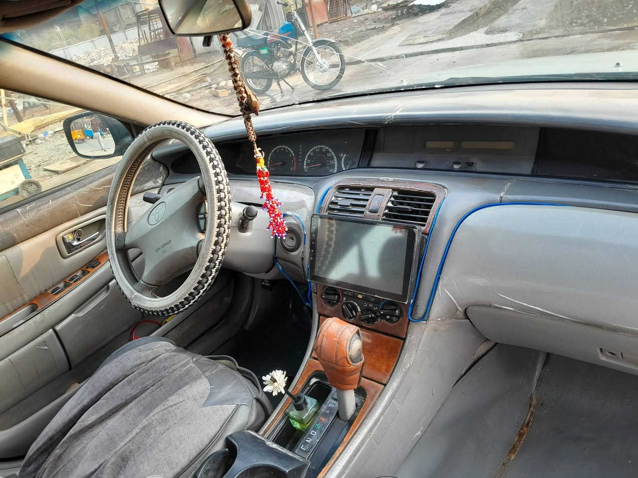 افلون ٢٠٠١للبيع وارد امريكي ضربتها الجاملغ الخلفي وضربه زغيره باب السايق تبريد شغال سياره ترايها بصره مصبوغه حزام السعر ٧٢ بسمي *********** بغدادالرقم ومكاني بغداد
