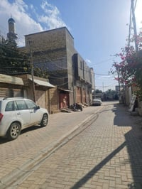 بيت للبيع حي الفرات  الفرع بصف جامع العقيله  رابع بيت عن الشارع مساحه ...
