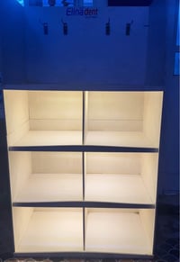 ميز عارضه • رفوف • سنغافورة