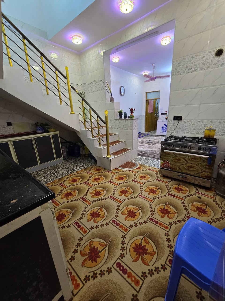 بيع مستعجل بيت للبيع  ١٠٠ م طابو صرف السند باسمي مداور  ثاني يوم صب كونكريت بناء جديد يحتوى على غرفه وصاله ومطبخ واستقبال وتخاريج خريطه حلوه مرتبه  مكانه شارع المجمعات مجمع بيتي ٢ يم مدرسه ادوبا الاهليه وقريب على شارع العام  متوفر جميع الخدمات ماء كهرباء مدارس منطقه حلوه مرتبه شوارعها  ١٥ سعره ٧٥  اتصال  ***********
واتس اب ***********
