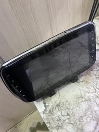 متوفرة شاشة حديثة وجديدة نوع توسان ٢٠٢٠  كاملة مع الاطار السعر ٥٠ فقط ...