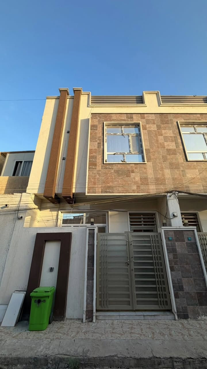 السلام عليكم / مكتب الحداثة

الدار للبيع المساحة🏠 50 متر.   5*10 

يحتوي على استقبال ومطبخ 

وغرفتين نوم 🛏️

صحيات عدد 2 

ويحتوي على مخزن وسطح 

عنوان البيت ديوان مخابرات خلف شارع ٦٠ 

ملاحظة/ يتم البيع والشراء في مكتب الحداثة قرب جامع محمد رسول الله على شارع ٦٠ 

اي استفسار التصال على الرقام التالية 

*********** 

***********
