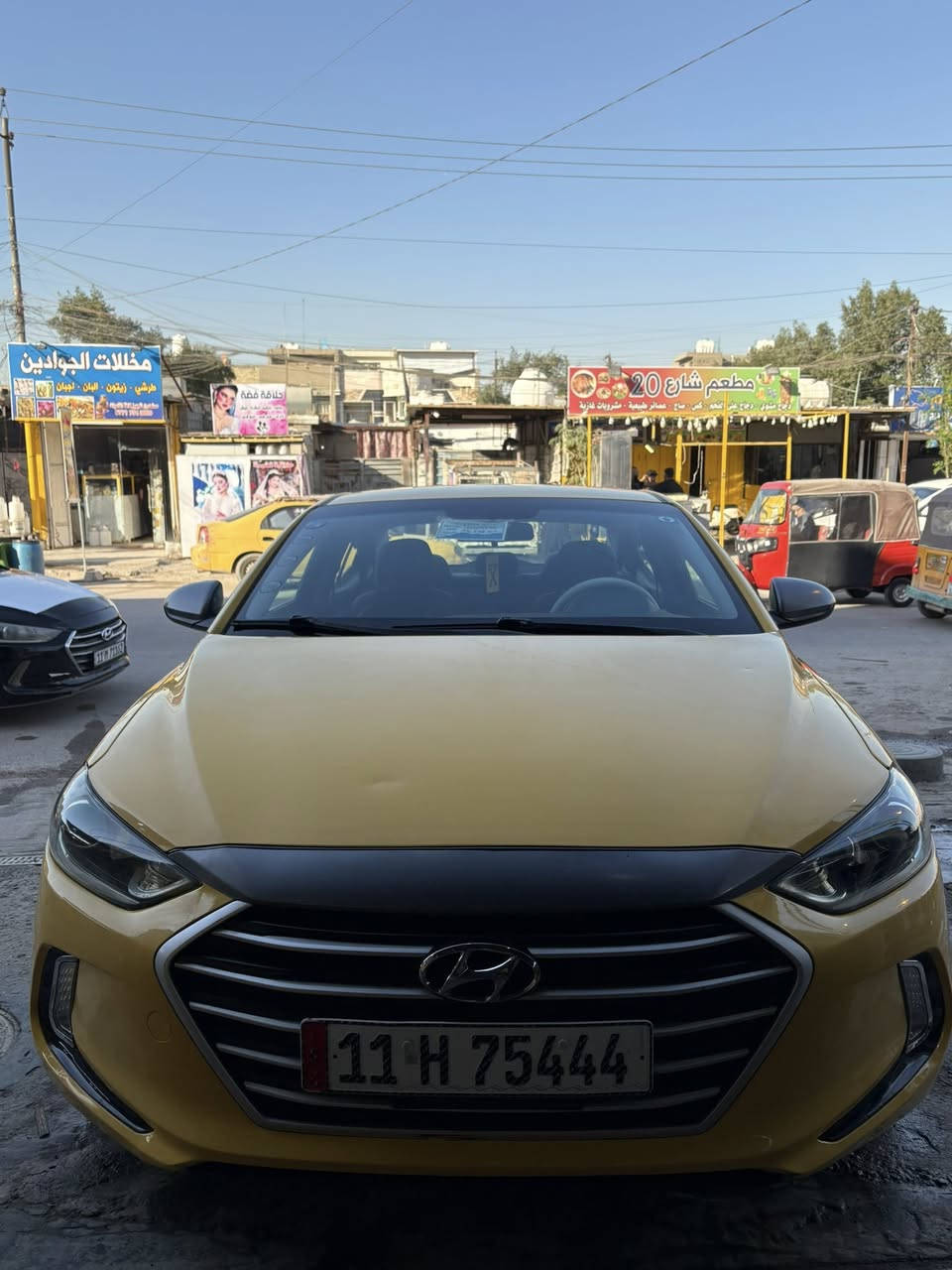 سلام عليكم عارض سياره 
انتره موديل2017 حادثها جاملغ خلفي بدون دواخل السياره اليبل واحد بدون تبديل محرك دوش ٢٠٠٠ ماشيه الساره ٩٧ بدون أي تبديل تخم تاير حداديه جديده بدون أيرباك 
العنوان بغداد 
الرقم ***********
