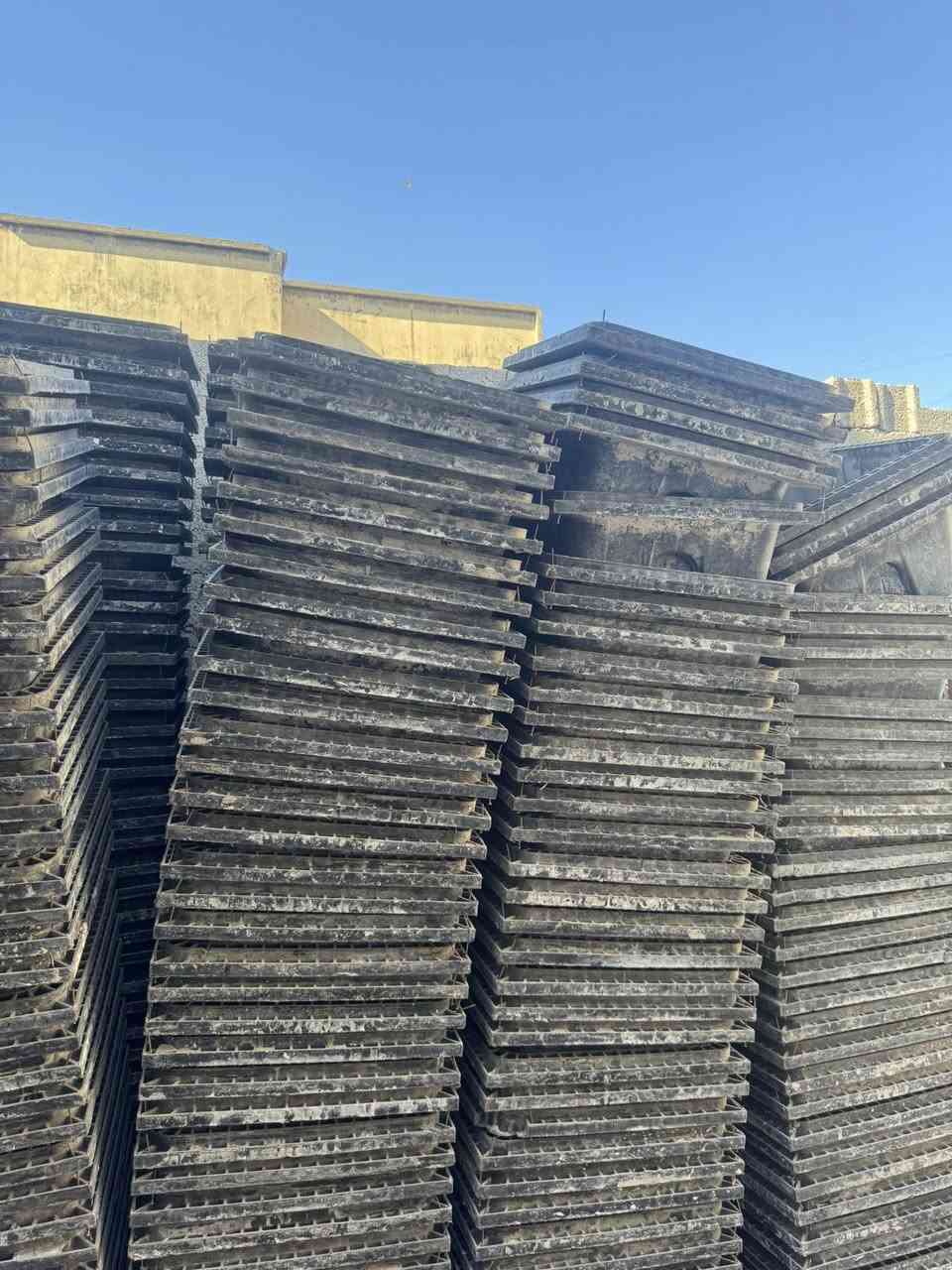 سلام عليكم 
1.قوالب كبوسات مال صب 
2.الحجم 60في 60
3.السعرالقطعه(9000الف دينار)
4.العنوان /بغداد /ساحه طيران
رقم الهاتف***********
***********
