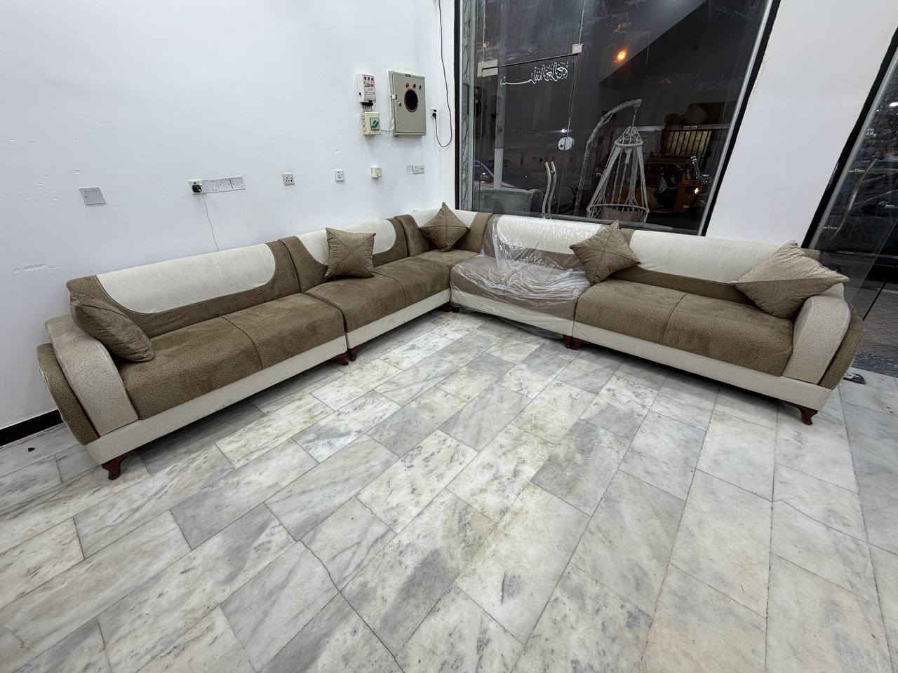 ديوان حرف L مودرن تركي مقعد ضغط عالي سبرنك وبلوك اسود  لكماش تركي بضمان من لمحل 5 سنوات السعر ولستفسار اكثر خاص او علئ رقم ***********
