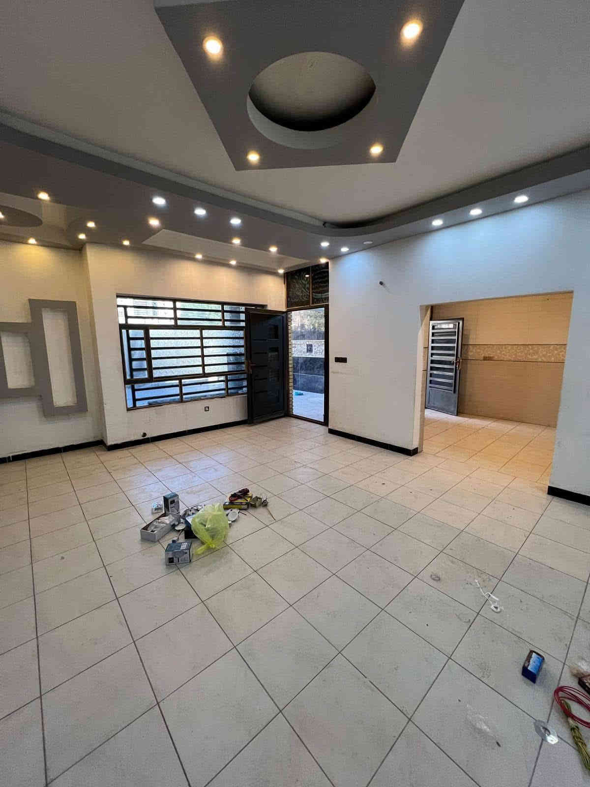 للبيع✅
176م.           20x8.80
بناء نظيف جدا/تصميم ملكي🏛️
طابقين:يحتوي على/
أستقبال-صاله للضيوف-غرف نوم عدد(3)-مطابخ عدد(2)
الموقع📍الشعب-خلف النادي العربي
السعر:430 قابل للتفاوض

مكتب الثقة للعقار🏛️
حي اور-شارع نادي النفط-مقابل مركز سناريا لطب الأسنان
***********📳
***********📳
